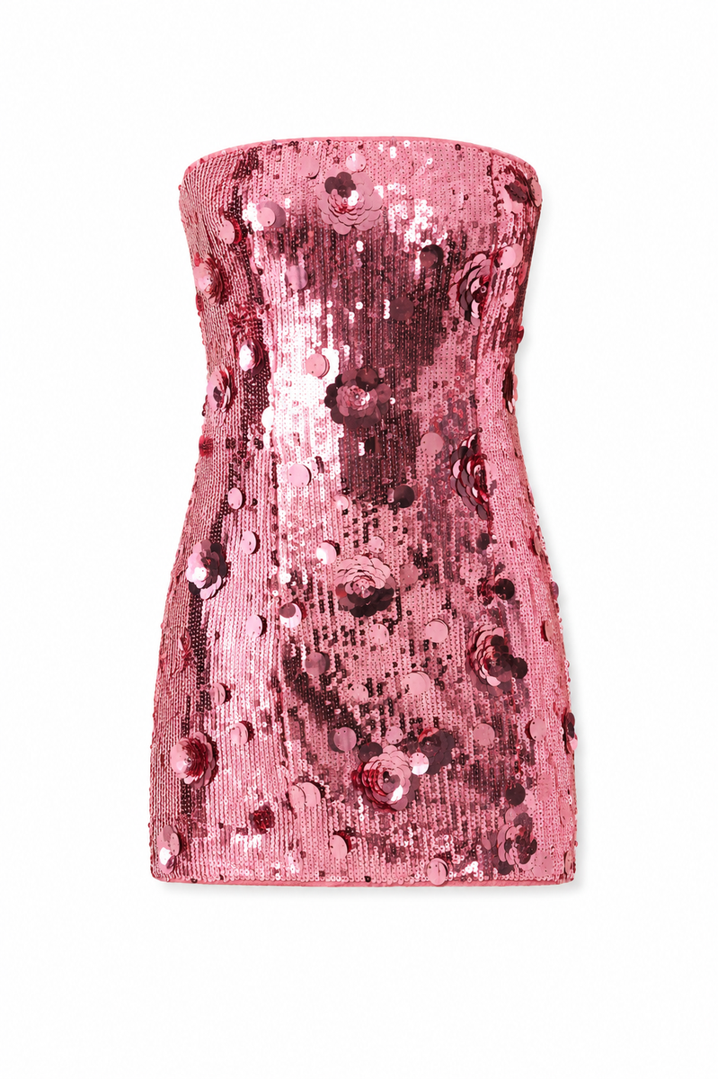 Vestido de malla plateado con perlas y tachuelas