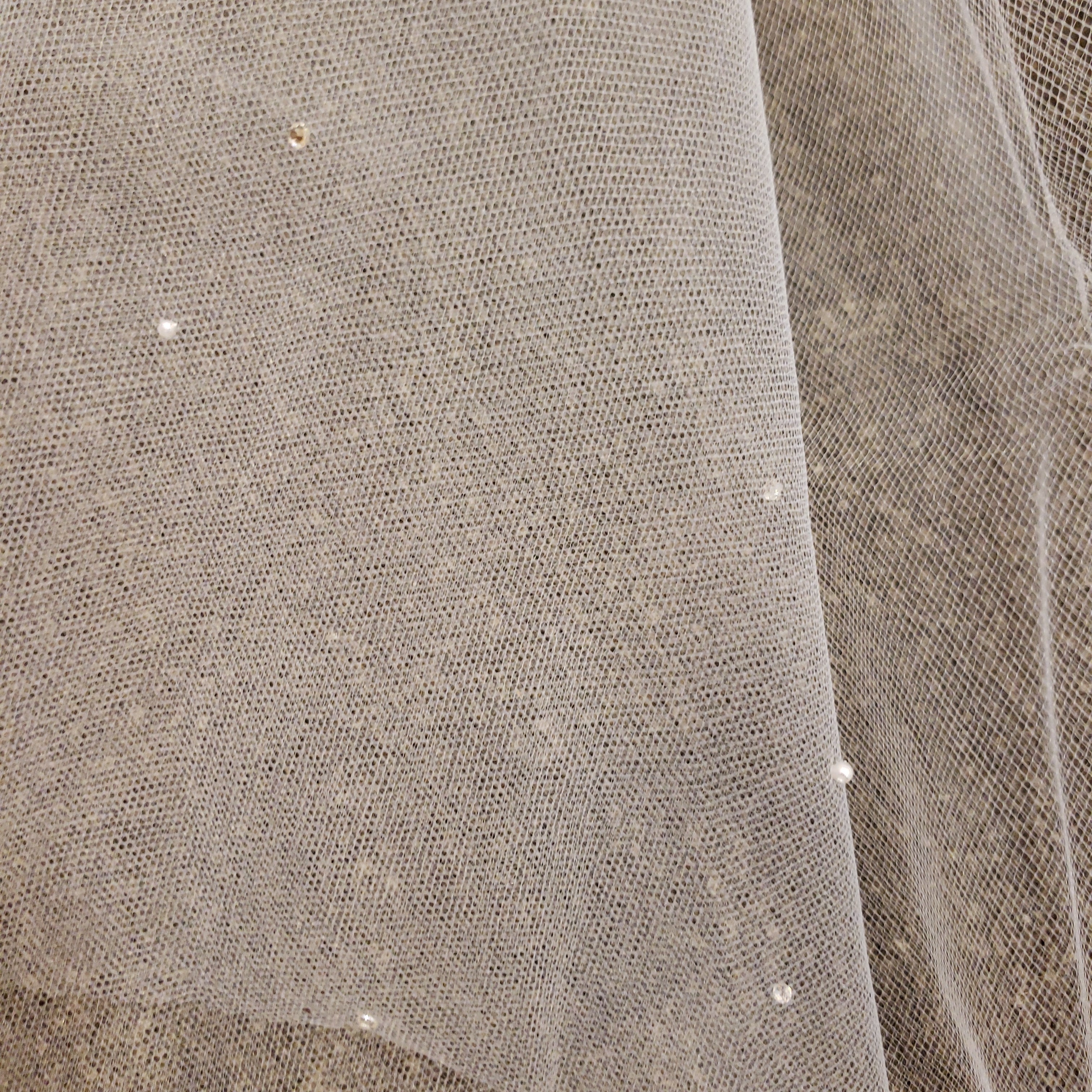Scattered Pearl Veil